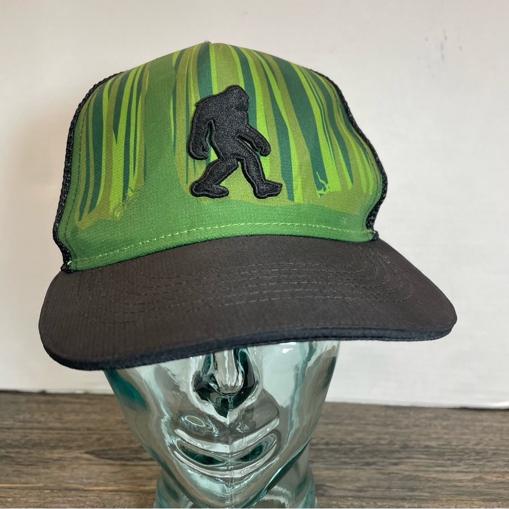 Headsweats Green/Black Trucker Hat with Sasquatch Design. Big Foot! Pre-owned.